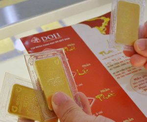 USD ngân hàng vượt 23.000 đồng, vàng SJC đi lên