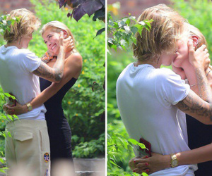 Chẳng còn nhớ nhung gì Selena Gomez, Justin Bieber công khai hôn đắm đuối bạn gái siêu mẫu nóng bỏng giữa phố