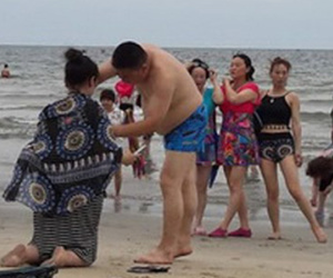 Du khách tắm biển Đà Nẵng bị ngứa ngáy, nổi mẩn đỏ khắp người