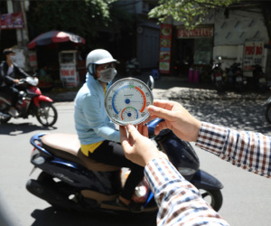 Người lao động Hà Nội chật vật mưu sinh dưới 'chảo lửa' gần 50 độ C
