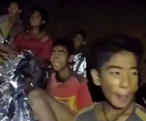 Đội bóng nhí Thái Lan bắt đầu học lặn