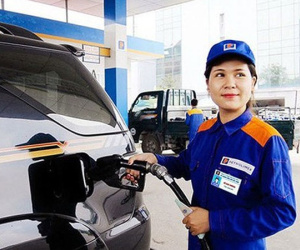Giá xăng tăng liên tục: Áp thuế kịch trần, nguy cơ khó lường