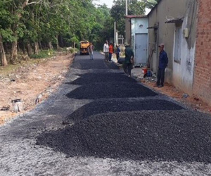 Vụ bỏ 200 triệu làm đường dân sinh: Phá đường nhựa quay về đường đất