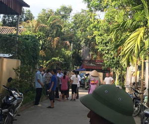 Vụ truy sát 3 người ở Hà Nội: 'Lúc chạy sang thì máu loang lổ khắp nhà, đối tượng đốt một vật dụng trong nhà khiến lửa bốc cháy'