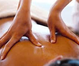 Nhiều quý ông sập bẫy 'kỹ thuật viên massage'
