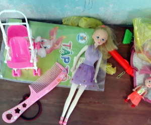 Tắm cho cháu gái 5 tuổi, bà ngoại chết sững thấy sưng vùng kín