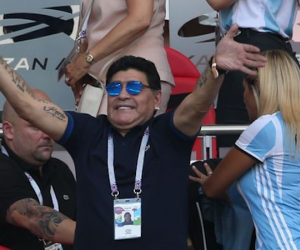 Tổng sỉ vả trọng tài là 'kẻ cắp', Maradona bị FIFA đáp trả mạnh mẽ