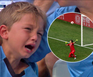 CĐV nhí Uruguay khóc sau sai lầm của thủ môn Muslera