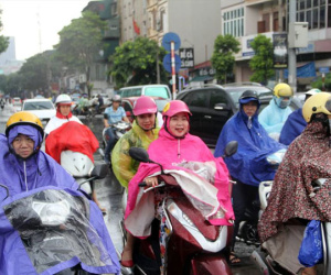 Hà Nội 'hả hê' đón mưa giải nhiệt sau đợt nóng nghẹt thở