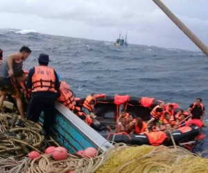 Ngày bão tố ở Phuket: 3 vụ chìm tàu, 138 hành khách gặp nạn