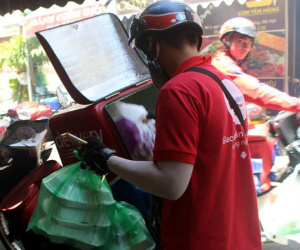 'Ngược đời': Shipper thành thượng đế, cháy lột da nhưng mà rất thích