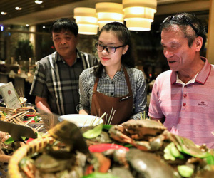 Người Việt ùn ùn vào khách sạn 5 sao, xài sang hơn khách quốc tế