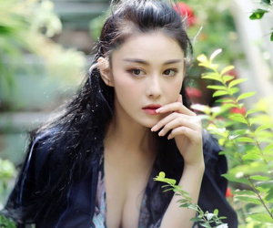 'Lý Mạc Sầu' Trương Hinh Dư hẹn hò lính đặc công chống khủng bố