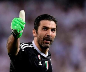 PSG hoàn tất hợp đồng với 'Người nhện' Buffon