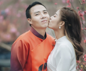 MC 'Chúng tôi là chiến sĩ' khoe ảnh chồng sắp cưới tặng cả trăm triệu đồng trong ngày kỉ niệm