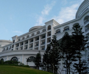 Tăng giá điện để bù cho người ở biệt thự, khách sạn?