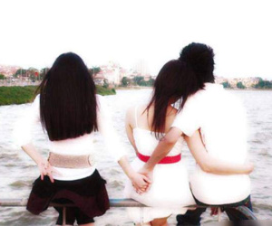 Bạn thân 'mượn tạm' bạn trai đi liên hoan nhưng cả hai lại bước ra từ nhà nghỉ