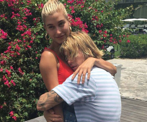Justin Bieber tựa đầu vào ngực Hailey tình cảm và thừa nhận cô là lý do khiến anh tân trang lại nhan sắc