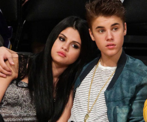 Selena Gomez phản ứng ra sao trước tin Justin Bieber đính hôn?