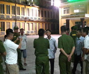 Chưa kịp mổ cụ bà đã tử vong, người nhà quây bệnh viện trong đêm