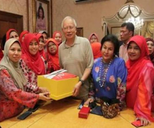 Cựu thủ tướng Malaysia nhận tiền quyên góp để được tại ngoại
