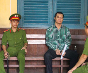 Hỗn chiến chết người vì nghi sàm sỡ chị vợ trong đám cưới