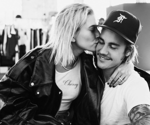 Justin Bieber xác nhận đính hôn và gửi tâm thư tới vợ sắp cưới