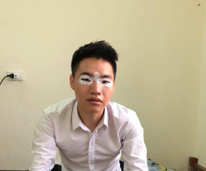 Mùa kiến ba khoang lại đến, dân mạng kêu trời vì bị đốt để rồi phải 'trang điểm' bằng thuốc đặc trị