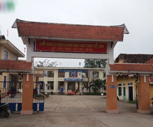 Điều dưỡng trưởng đòi bồi thường vì bác sĩ cắt buồng trứng của con gái