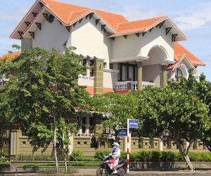 Tổng giám đốc bán đất công cho chính mình