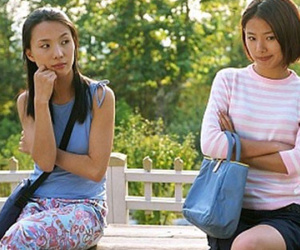 Về nhà mẹ đẻ sinh con mà tôi 'kinh hồn bạt vía' với chính chị gái ruột của mình