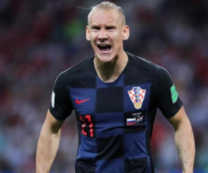 Vừa thoát án treo giò vì khiêu khích Nga, trung vệ Croatia lại bị FIFA điều tra lần nữa
