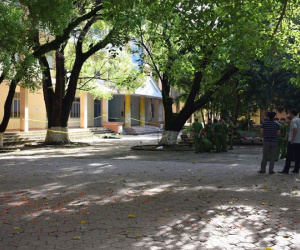 Bế tắc do nợ nần, người đàn ông vào trường học nhảy lầu tự tử