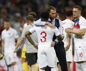 ĐT Anh thua Croatia vì phải mặc áo đấu màu trắng?