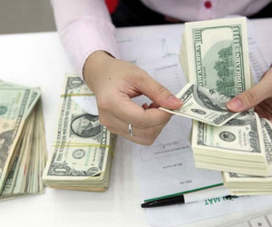 Giá USD 'chợ đen' lập đỉnh mới