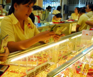Giá vàng hôm nay 12/7: Tiếp tục chìm sâu, nhanh chân tháo chạy