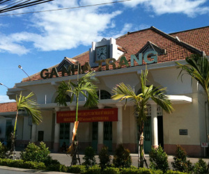 Hai tàu lửa lại suýt tông nhau ở ga Nha Trang