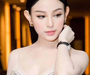 Kelly Nguyễn inbox Huyền Baby mượn tiền: Cẩn thận, là hacker đấy!
