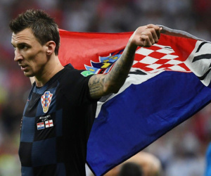 Mandzukic: Hình xăm... sai chính tả trên lưng và chất chiến binh trong từng bước chạy