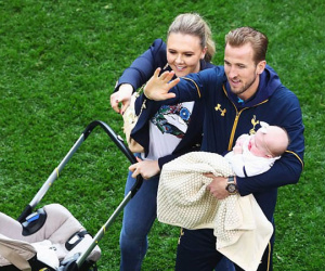 Tình yêu của Harry Kane: Cô gái bên bạn năm 11 tuổi nay đã là vợ