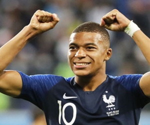 CĐV Real muốn Mbappe về thay Ronaldo, đánh giá thấp Neymar