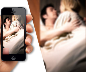 Gọi video cho chồng bắt gặp cô gái không mặc gì, vợ lên mạng kể chuyện khiến ai cũng sốc