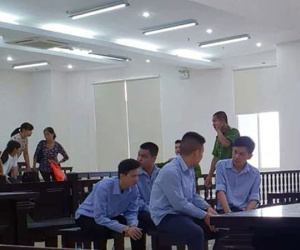 Hà Nội: Khách đi taxi bị tài xế tìm đến tận nhà truy sát