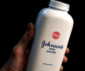 Johnson & Johnson phải bồi thường gần 4,7 tỉ USD vì phấn rôm gây ung thư