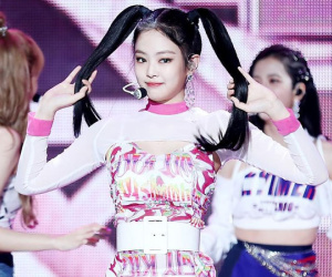 Khác hẳn các mỹ nhân Vline, Jennie (Black Pink) mặt tròn như bánh bao nhưng vẫn đẹp xuất sắc nhờ bí quyết này