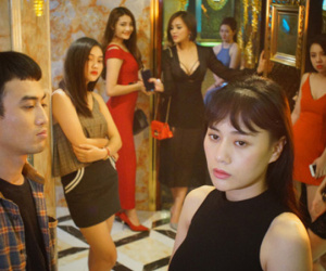 Phương Oanh xin lỗi khán giả do Quỳnh Búp Bê bị ngừng chiếu