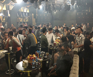 Trăm cảnh sát đột kích quán bar trên tầng 5 khách sạn ở Sài Gòn