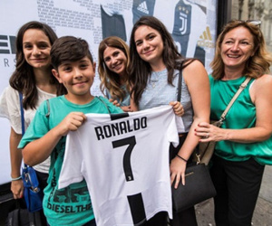 Ronaldo ra mắt Juventus một ngày sau chung kết World Cup 2018