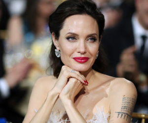 Giữa ồn ào tranh chấp ly hôn, rộ tin Angelina Jolie đã sẵn sàng hẹn hò với chàng tỷ phú