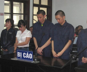 2 chị em hầu tòa vì chơi ma túy